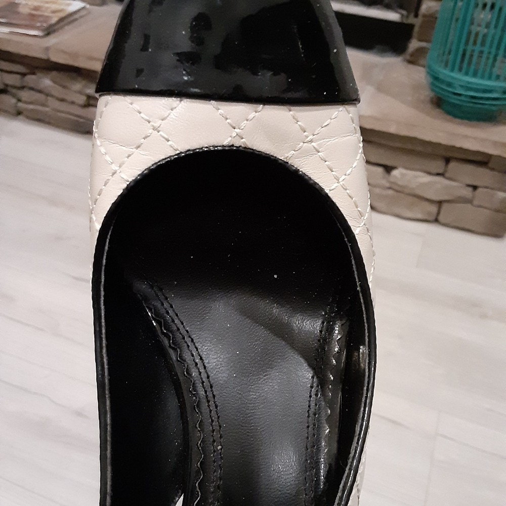 Shoes - Picture 2 of 10